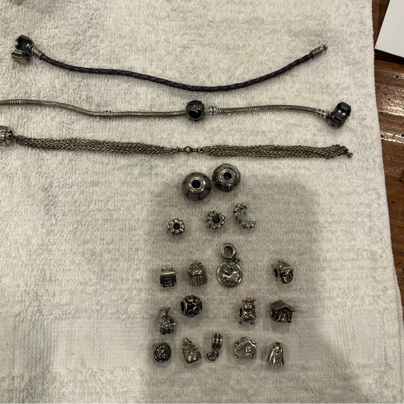 Three pandora bracelets/15 charms/3 spacers - Picture 2 of 5